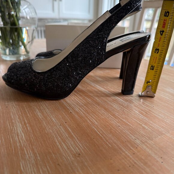 Anne Klein sequined sling backs size 7.5 M - Picture 4 of 6